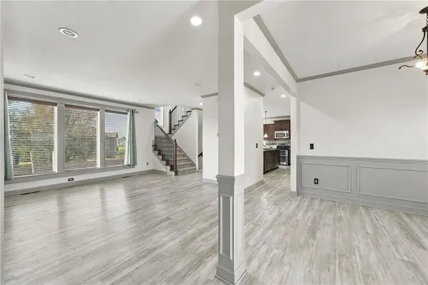 608 SW LAKE SIDE DR, Lee's Summit, MO 64064