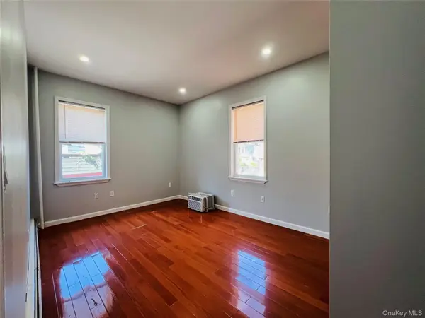 2328 28th ST #2R, Astoria, NY 11105