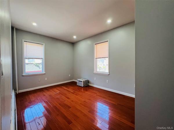 2328 28th ST #2R, Astoria, NY 11105