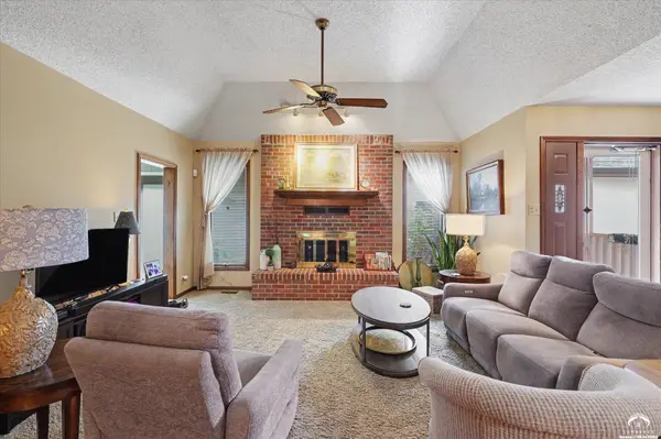 2422 SW Brookhaven LN, Topeka, KS 66614
