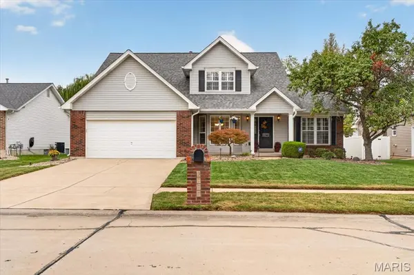 3277 Mango DR, St Charles, MO 63301