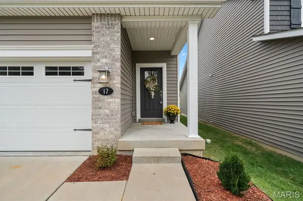 17 Rydal PL, St Charles, MO 63303