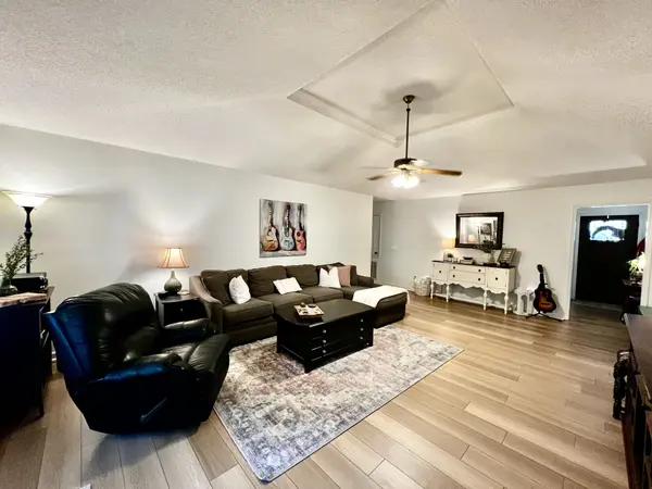713 Douglas Dr, Lawrenceburg, TN 38464