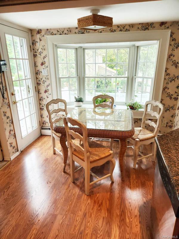 7 Bertlee DR, Huntington, NY 11746