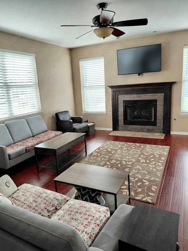 9411 Fountain Point CIR, Darien, IL 60561