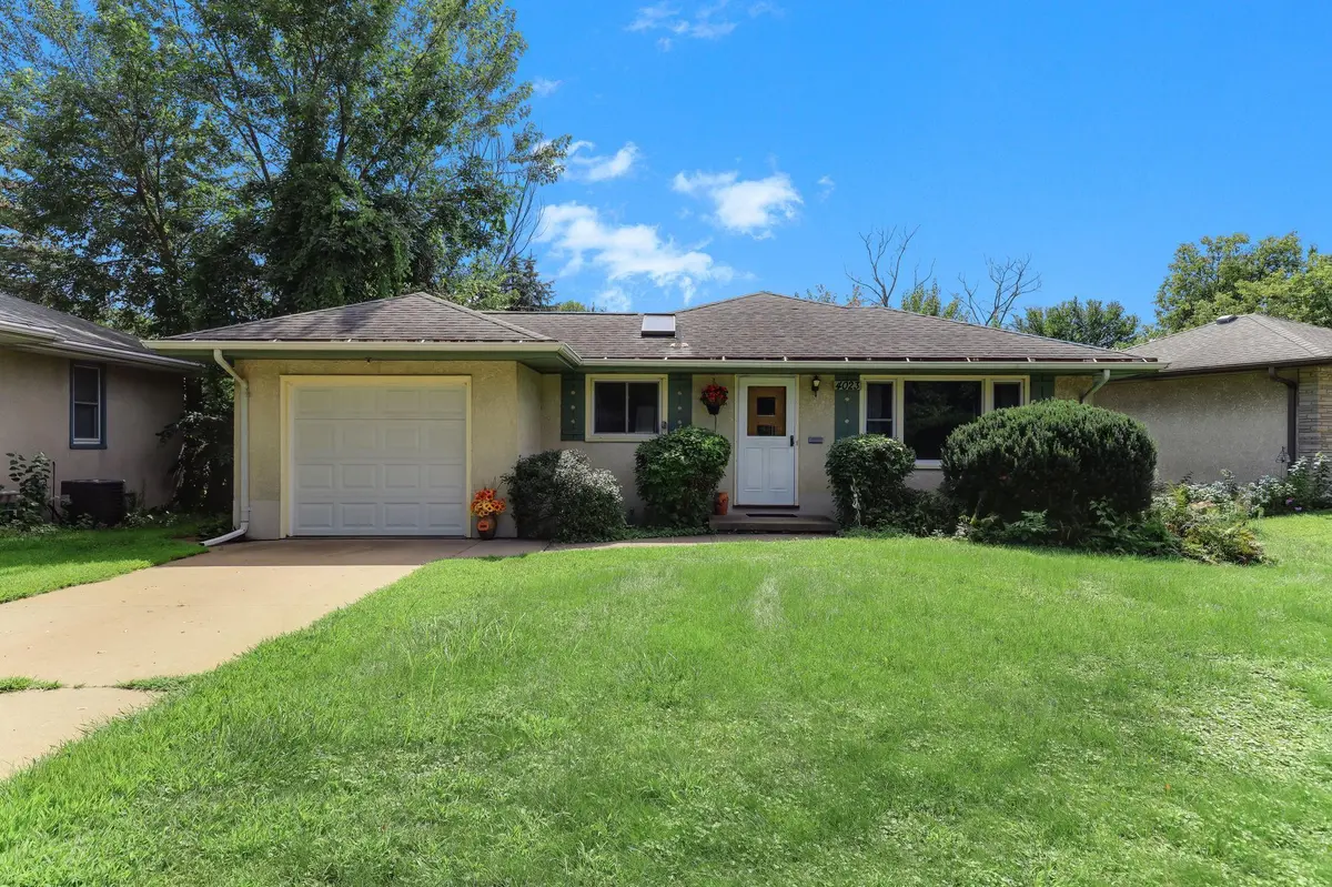4023 Lake Drive AVE N, Robbinsdale, MN 55422