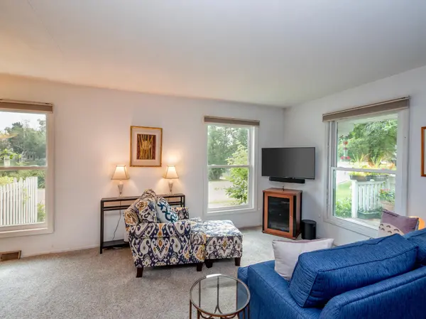 4928 Grenwich TRL N, Oakdale, MN 55128