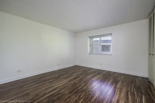 3856 S Parkway DR #3B, Northbrook, IL 60062