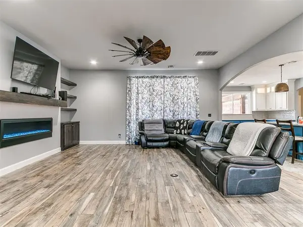 16316 Cobblestone CIR, Choctaw, OK 73020