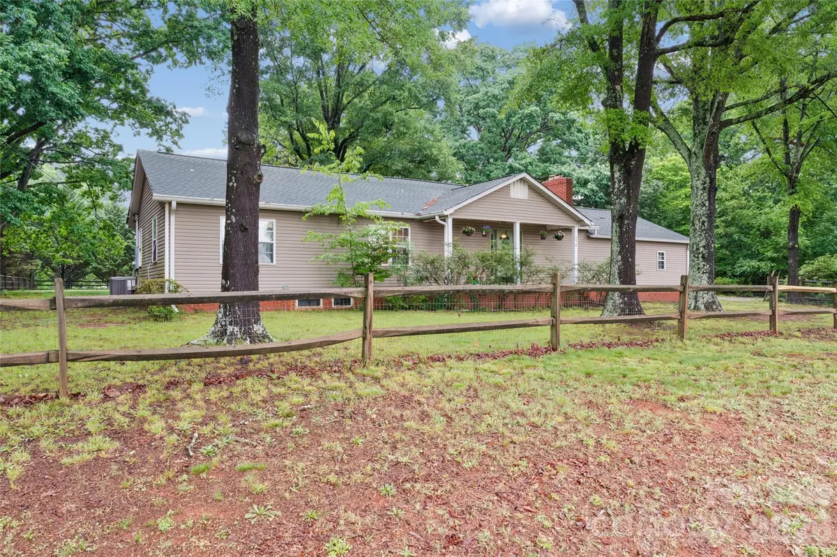 170 Scotts Creek RD, Statesville, NC 28625