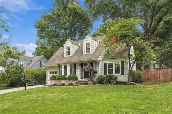 6827 Granada LN, Prairie Village, KS 66208