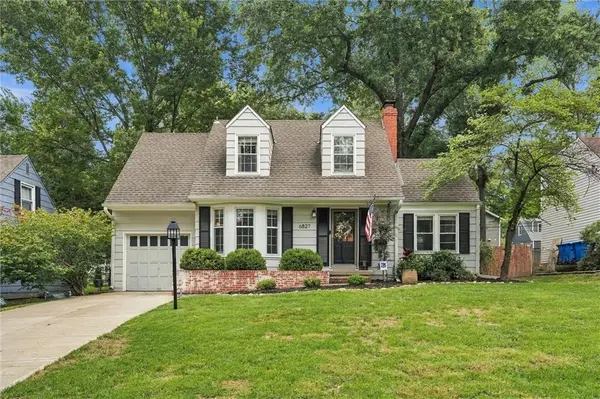 6827 Granada LN, Prairie Village, KS 66208