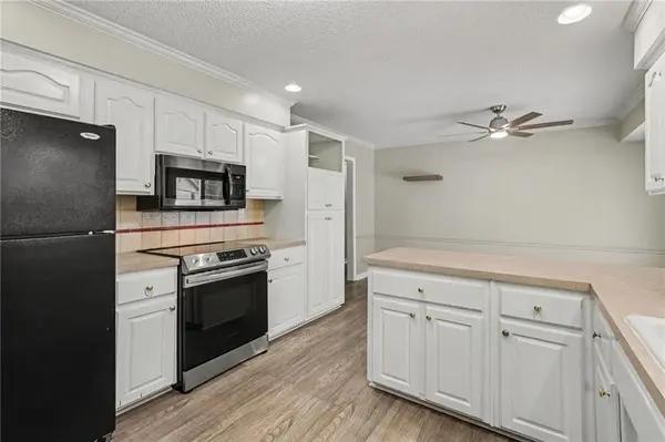 204 14th AVE #N, Greenwood, MO 64034