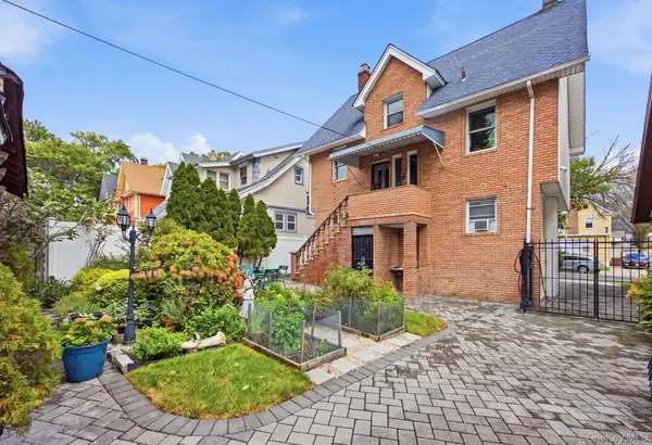 40-36 167, Flushing, NY 11358