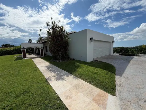 5 CAMINO PEDRO RAMOS ST BEVERLY HILLS DEV, Guaynabo, PR 00969