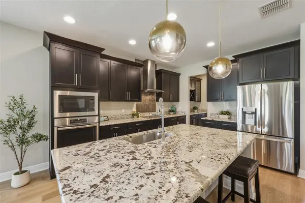 10702 PLEASANT KNOLL DR, Tampa, FL 33647