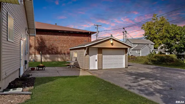 102 N 2ND ST, Dunlap, IL 61525