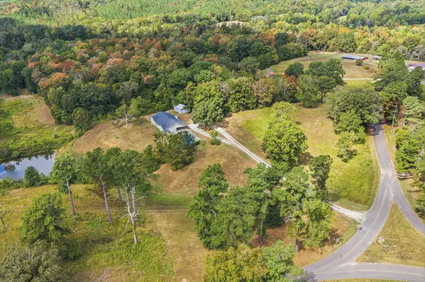 370 Vet Conder Rd, Parsons, TN 38363