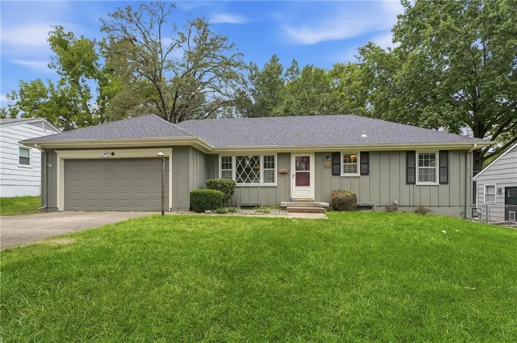 8116 W 92nd ST, Overland Park, KS 66212