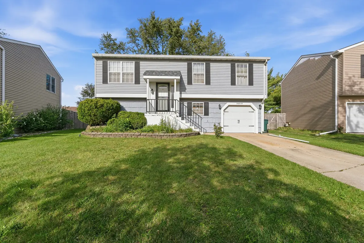 20519 S Acorn Ridge DR, Frankfort, IL 60423