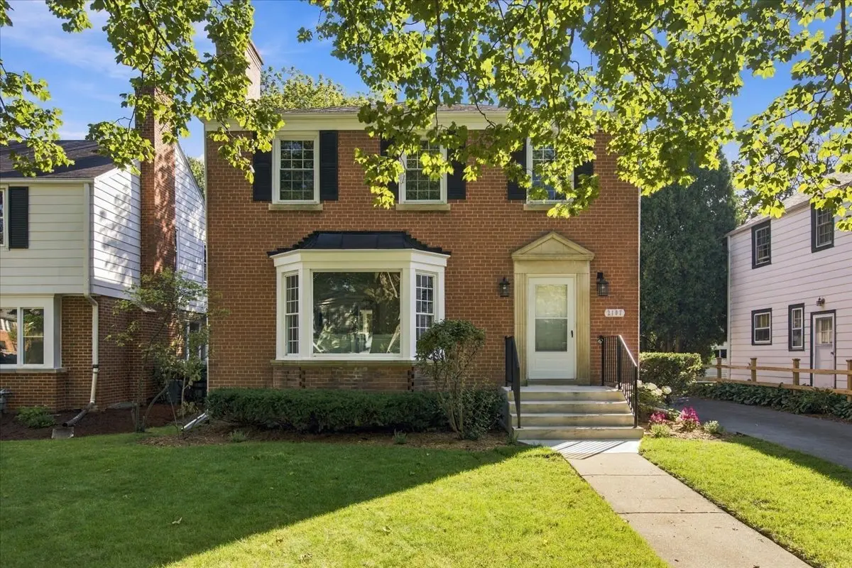 2107 Lincolnwood DR, Evanston, IL 60201