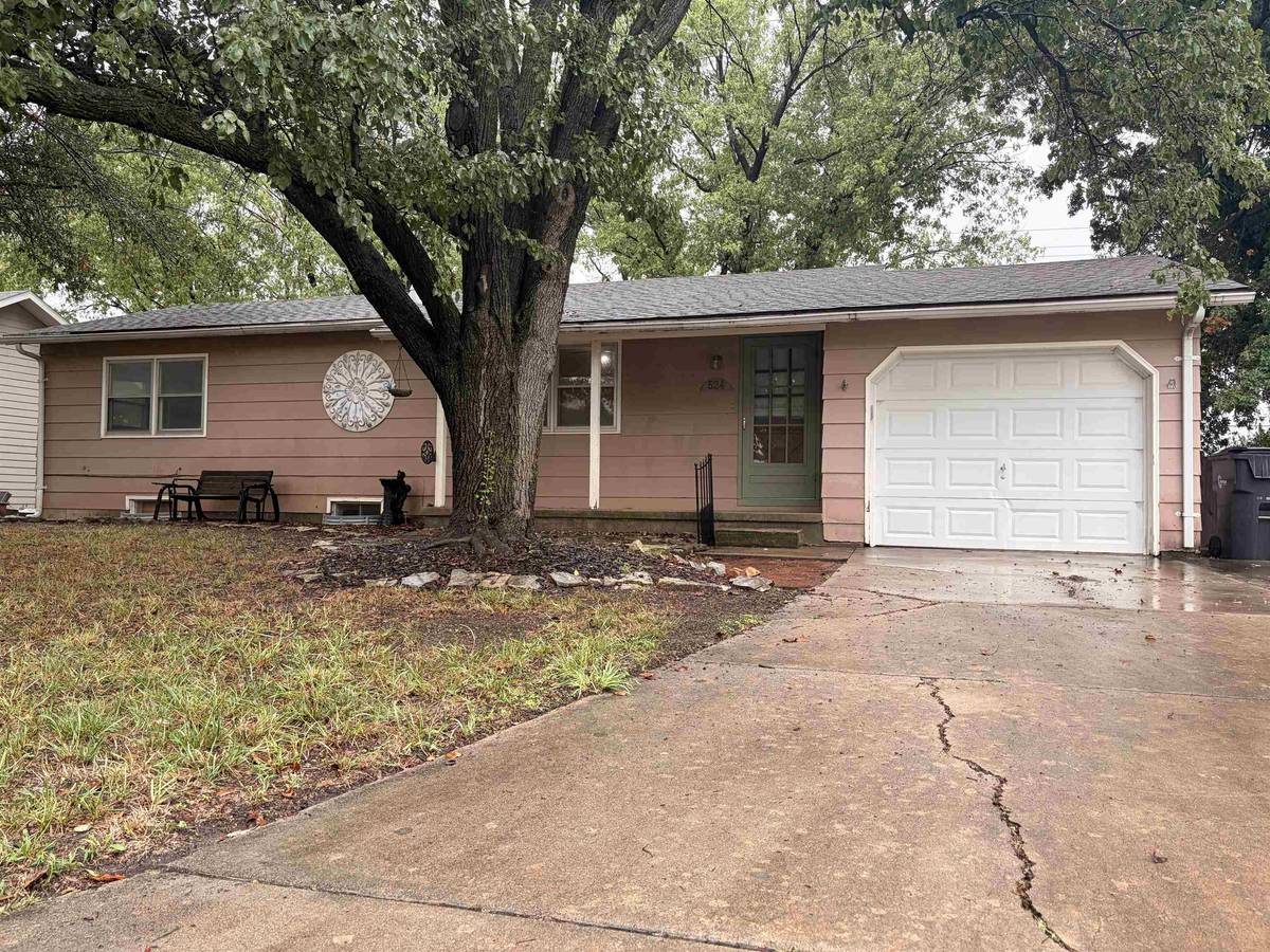 524 Meadowbrook CT, Newton, KS 67114