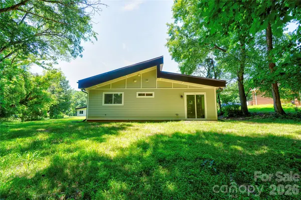 900 Linney LN, Shelby, NC 28152