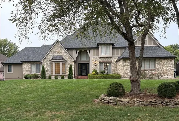 4329 SE FURLONG DR, Lee's Summit, MO 64082