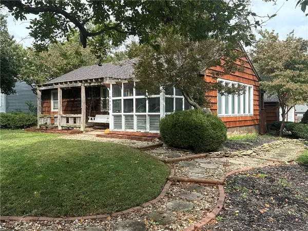10422 W 57th ST, Shawnee, KS 66203