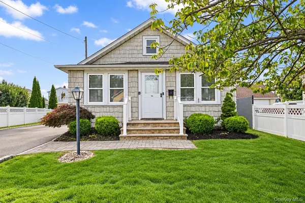 635 S 6th ST, Lindenhurst, NY 11757