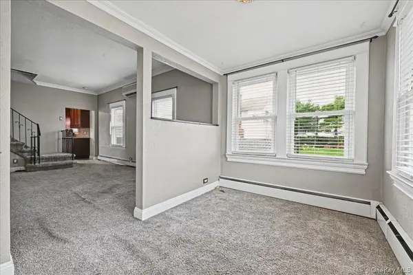 635 S 6th ST, Lindenhurst, NY 11757