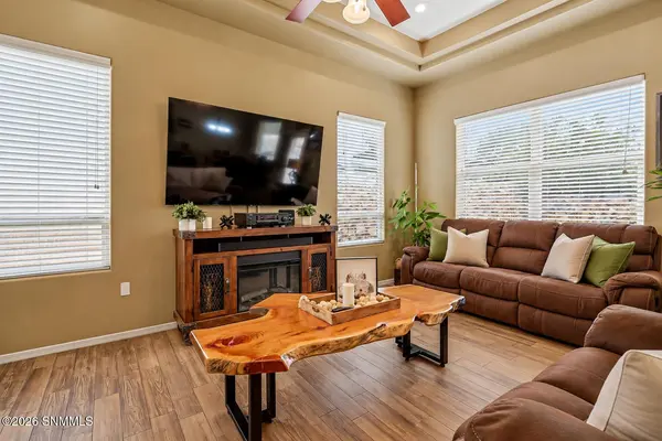 5523 Grove DR, Sunland Park, NM 88063