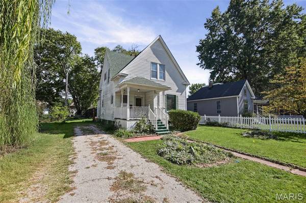 850 Holyoake RD, Edwardsville, IL 62025