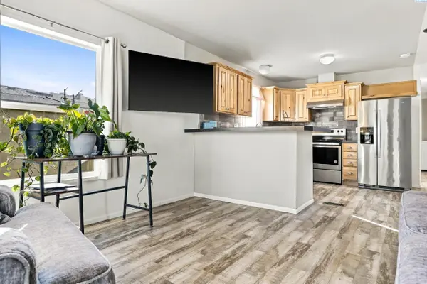 6707 James Street, West Richland, WA 99353