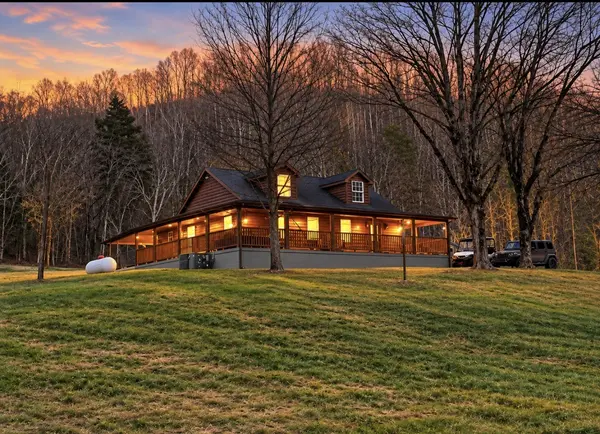 1528 Knob Creek Rd, Celina, TN 38551