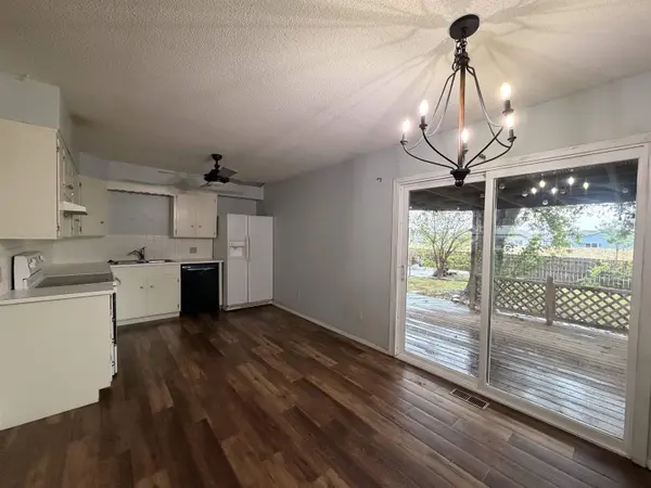 524 Meadowbrook CT, Newton, KS 67114