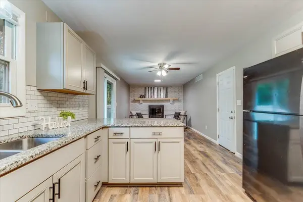 849 N Brook Forest Rd, Derby, KS 67037