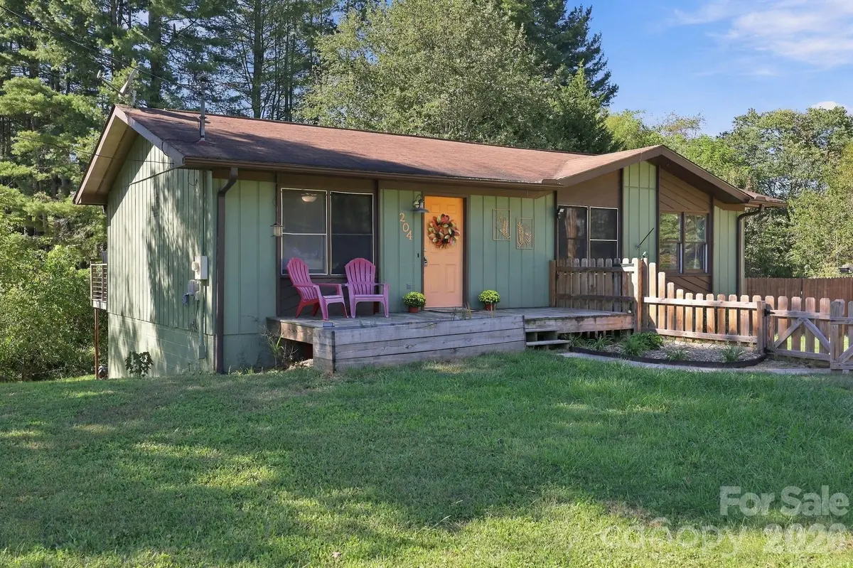 204 Oakdale RD, Waynesville, NC 28786