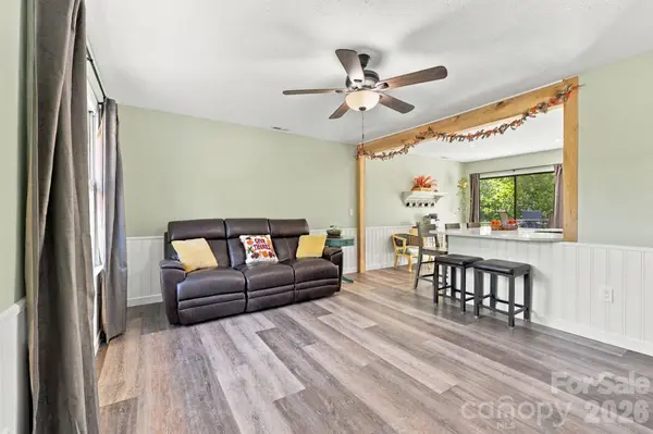 204 Oakdale RD, Waynesville, NC 28786
