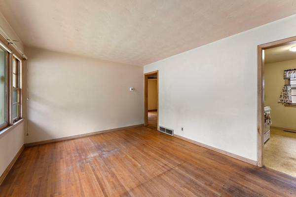 1590 Payne AVE, Saint Paul, MN 55130