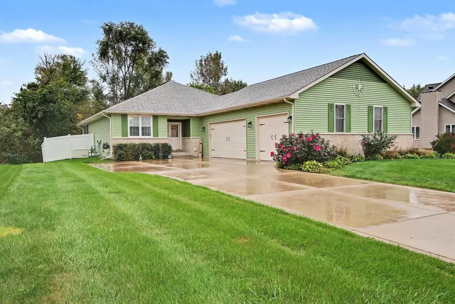 726 Cinnamon Teal CT, Hobart, IN 46342
