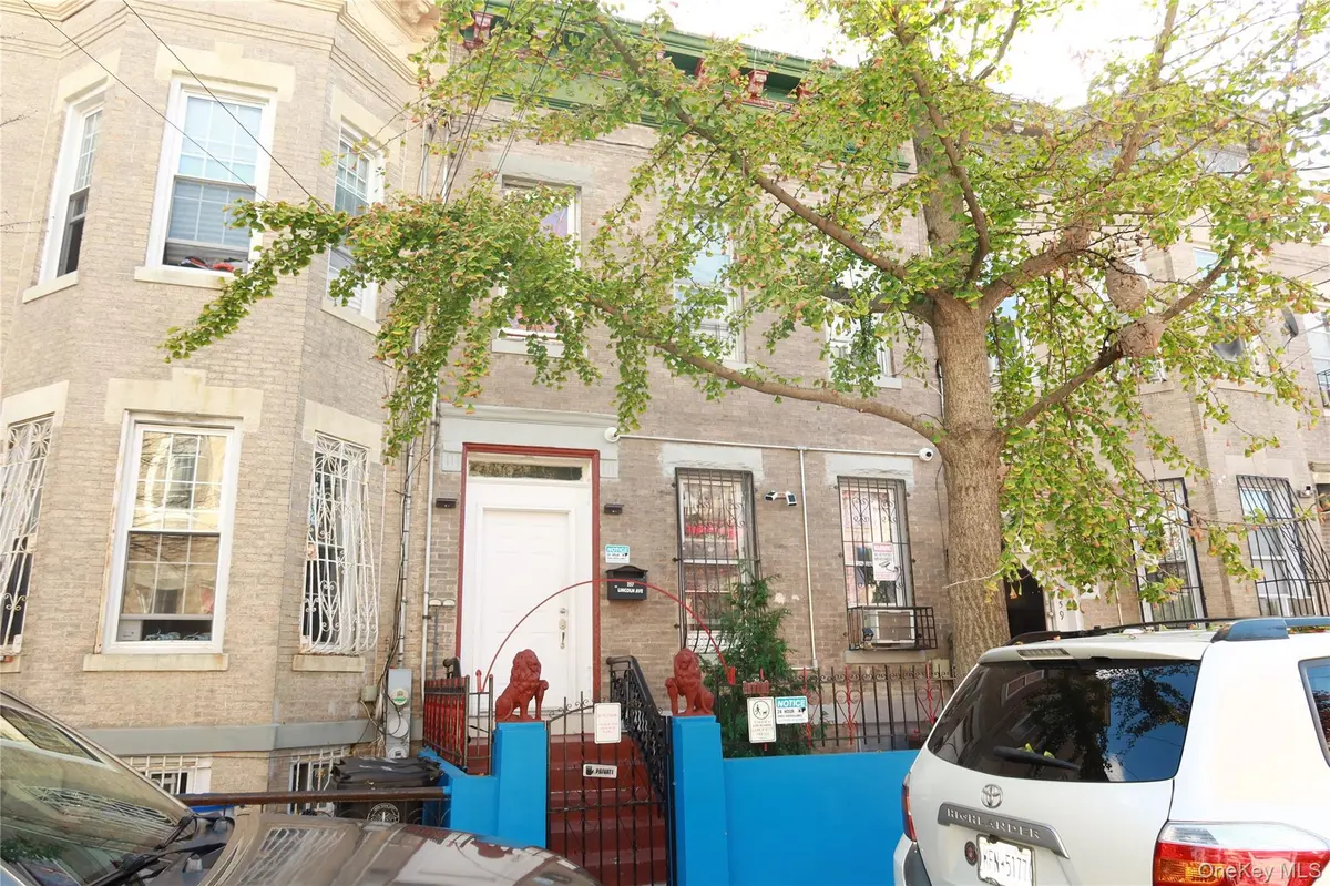 257 Lincoln AVE, Brooklyn, NY 11208