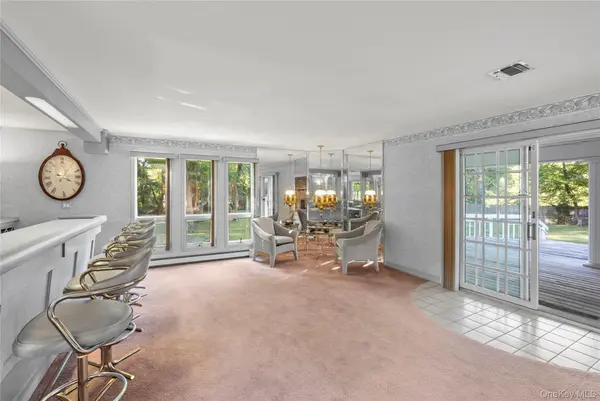 282 Harned RD, Commack, NY 11725