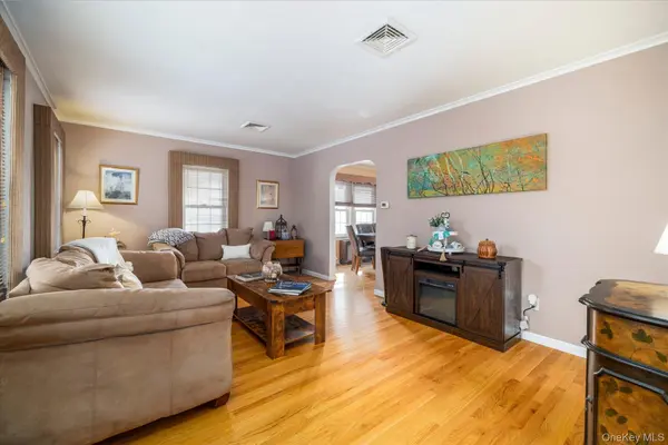 11 W 2nd ST, Freeport, NY 11520