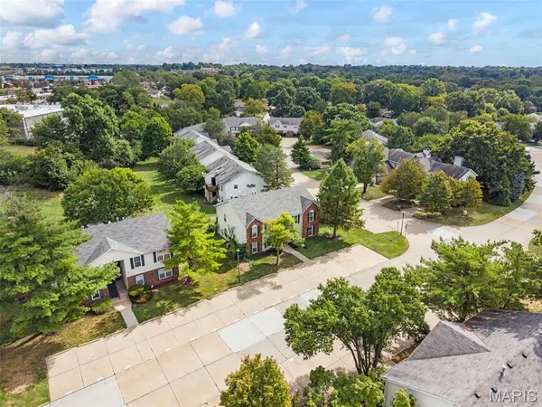 1504 Surrey LN #C, St Peters, MO 63304