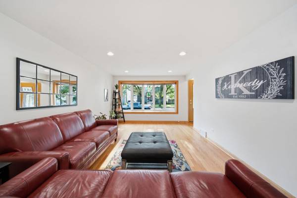 11001 S Albany AVE, Chicago, IL 60655