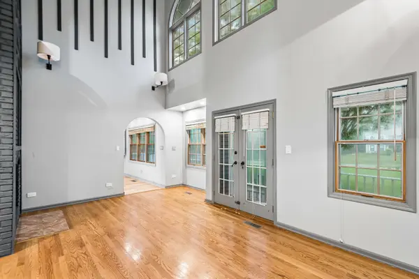 15 Winding Branch RD, Hawthorn Woods, IL 60047