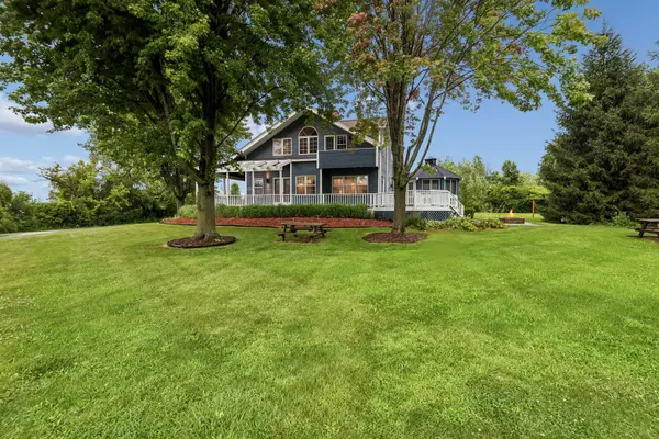 15 Winding Branch RD, Hawthorn Woods, IL 60047