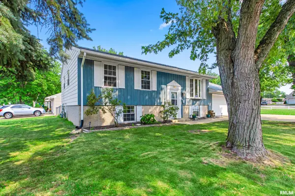 1 DOMINION CT, Pekin, IL 61554