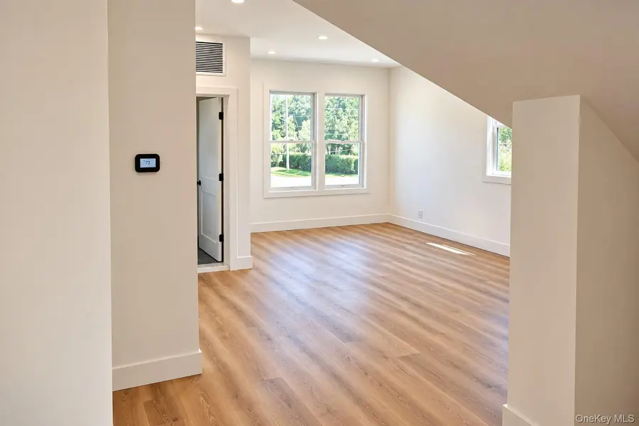 32 Office Space Chichester AVE, Center Moriches, NY 11934